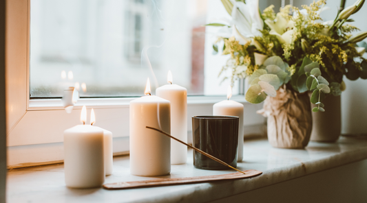 לחבק את העולם הקסום של נרות ריחניים: לחקור תענוגות דקורטיביים, יצירות גדולות, מיוחדות וצבעוניות