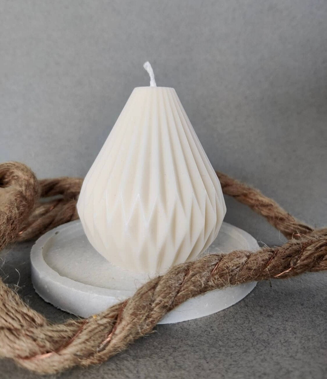 נר גיאומטרי ריחני - יסמין - שעוות סויה